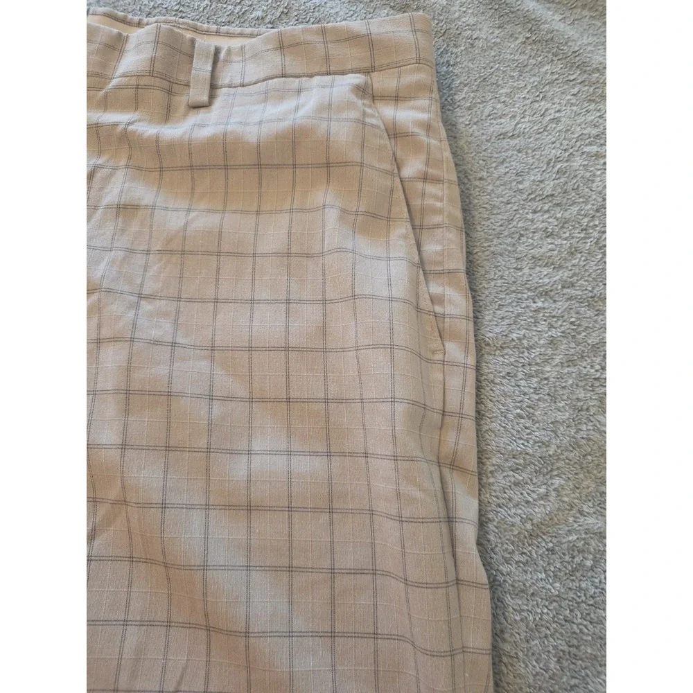 Tiger Woods Collection Tan‎ Plaid Shorts Men's Size 40